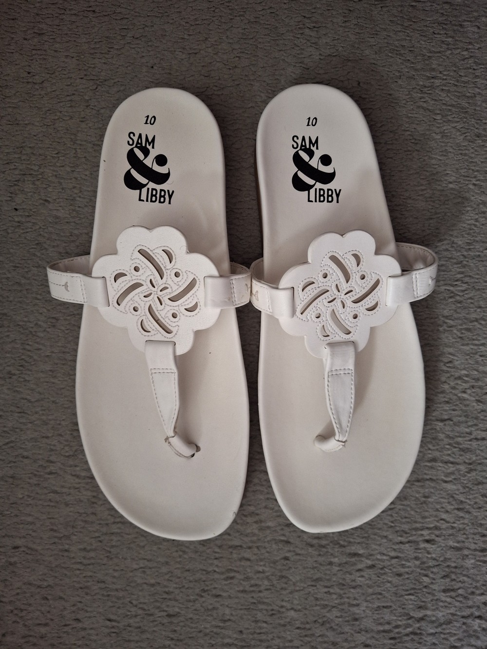 Sam & Libby White Floral Cutout Thong Sandals